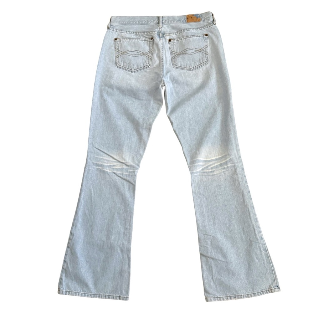 Vintage Y2K Abercrombie & Fitch Women’s Flare Jeans in Light Wash